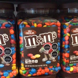 M&M Milk Chocolate 1 kilo, 757 gramos.